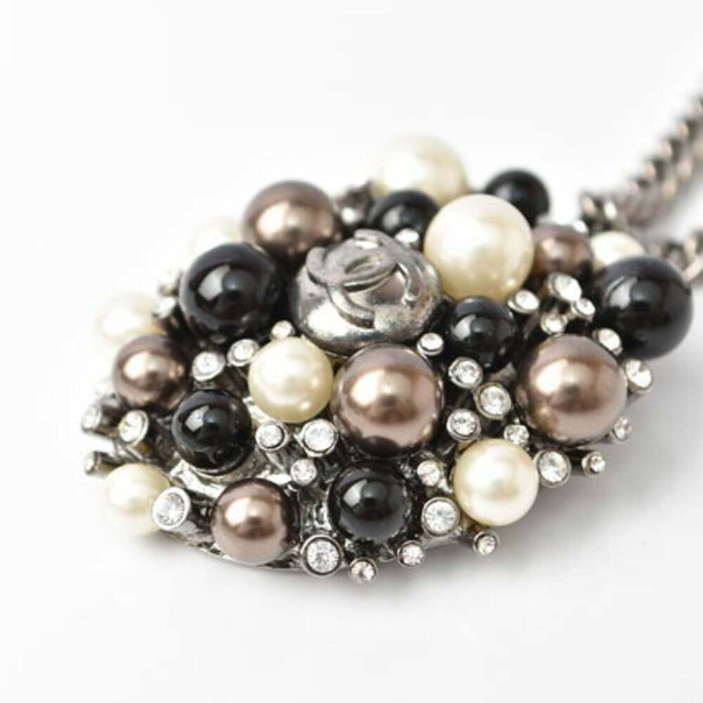 CHANEL Silver Pearl Necklace - Picture 3 of 6